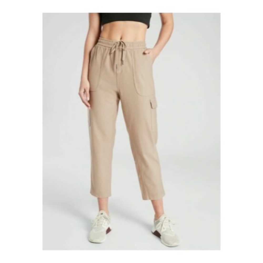 Athleta Farallon Cargo Crop Jogger Size 4